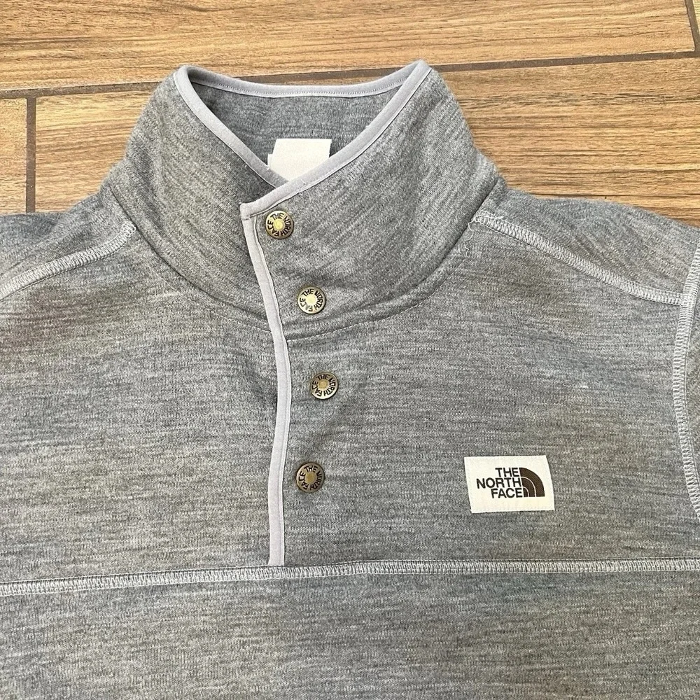 The North Face Button Mock Neck Pullover Mens Small Gray Fleece Sweater